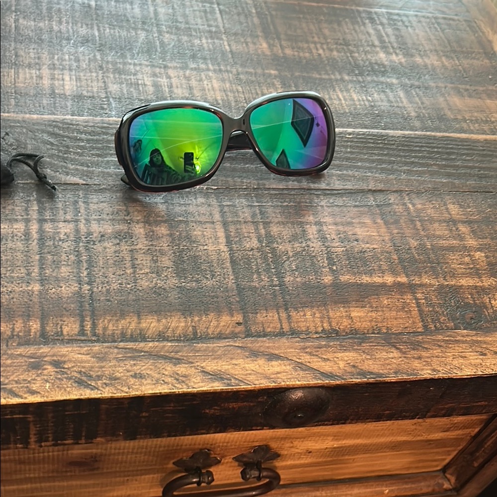 Stylish Black Sunglasses with Reflective Lenses
